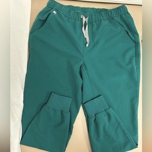 Figs. Men’s Tansen scrub pants. Medium short. Hunter Green.
